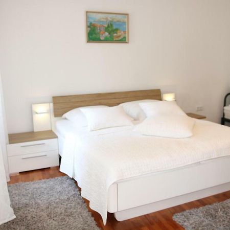 Central House Nona Crikvenica Buitenkant foto