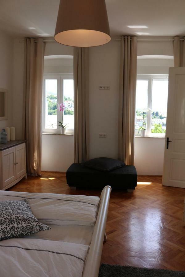 Central House Nona Crikvenica Buitenkant foto