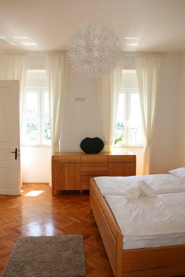 Central House Nona Crikvenica Buitenkant foto