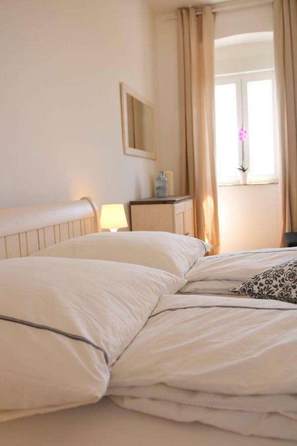 Central House Nona Crikvenica Buitenkant foto