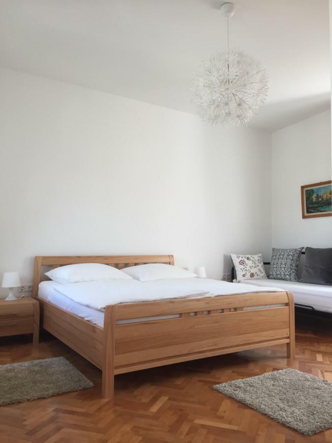 Central House Nona Crikvenica Buitenkant foto