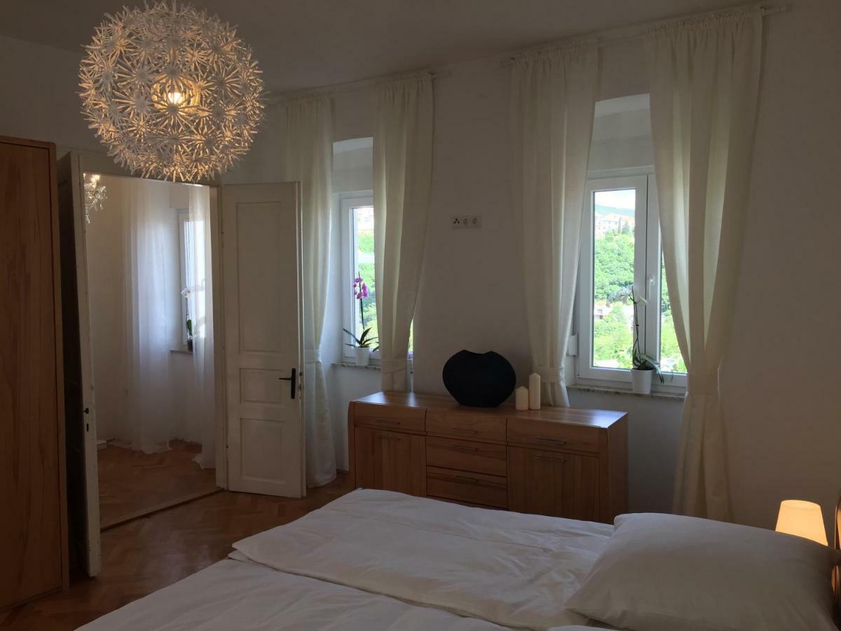Central House Nona Crikvenica Buitenkant foto