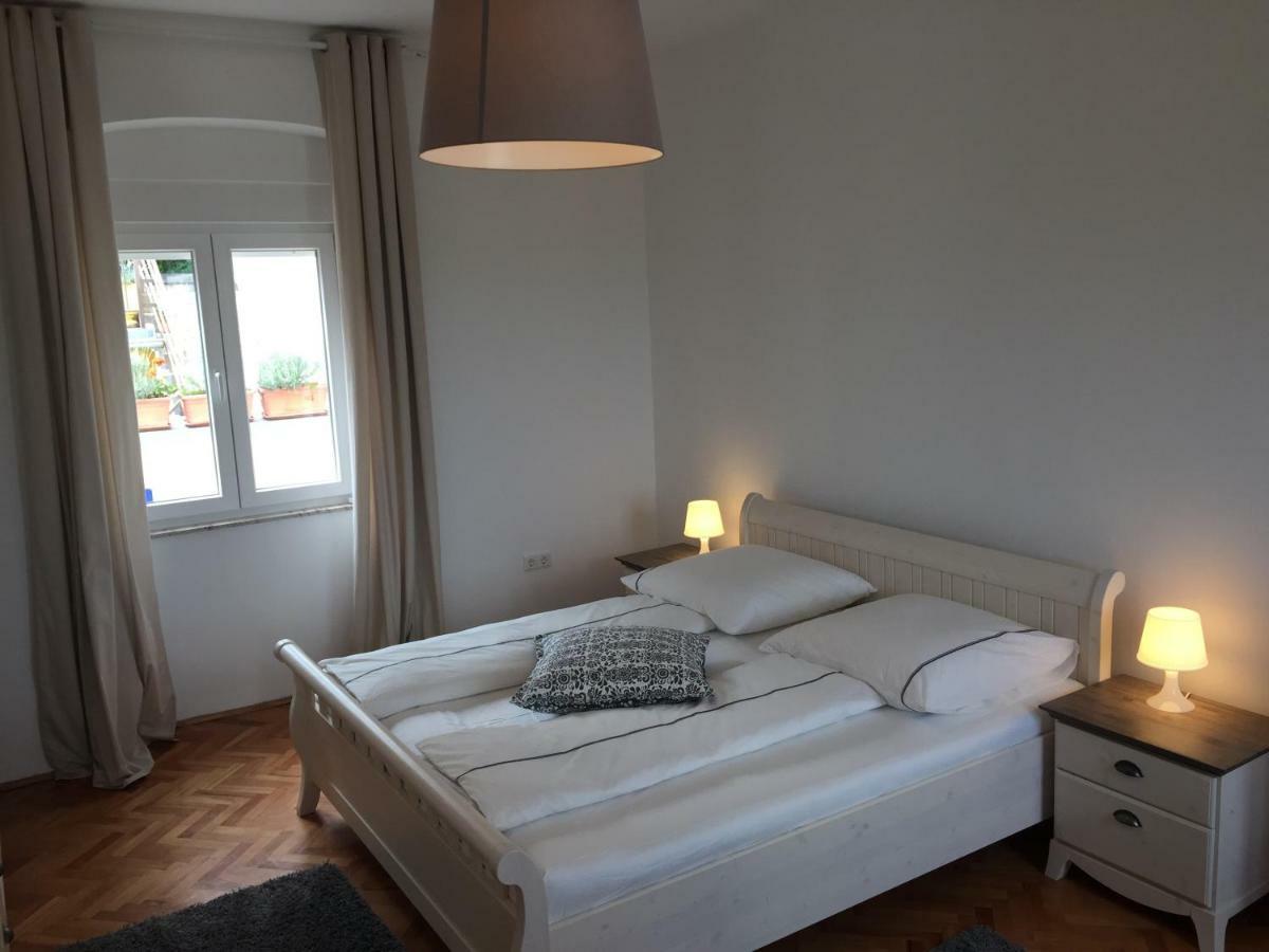 Central House Nona Crikvenica Buitenkant foto